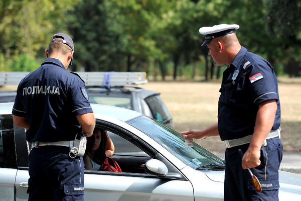 ZA OVO VAM KAZNE STIŽU NA KUĆNU ADRESU! Policija u Srbiji ne snima samo prekoračenje brzine, već i OVAJ PREKRŠAJ
