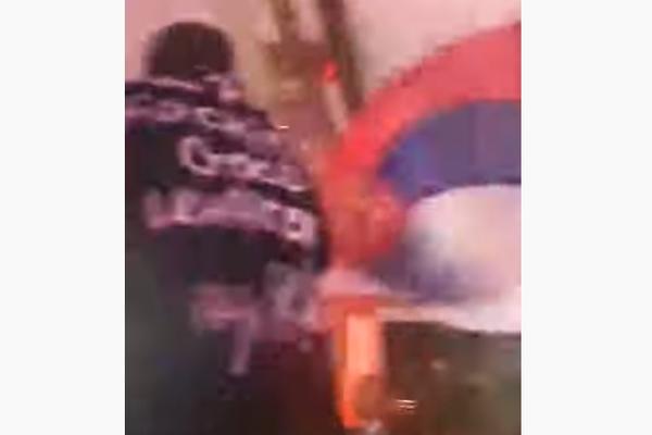 HAOS U FRANCUSKOJ ZBOG SRBA: Uleteli u NAJELITNIJI RESTORAN na Azurnoj obali, mahali SRPSKIM ZASTAVAMA i URLALI!