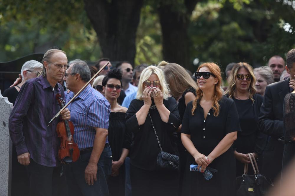 MERIMA NJEGOMIR DOŠLA NA SAHRANU BIVŠEG MUŽA! Jedva je stajala na nogama, bila je sa njim 20 godina u BRAKU