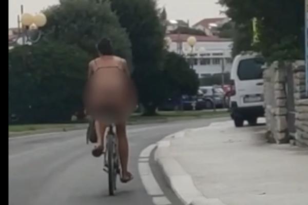 VOZILA BICIKL U MINIJATURNIM TANGAMA! Ova žena je napravila POMETNJU na ulici (FOTO)