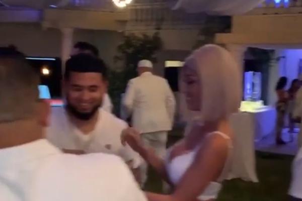 RAZVRAT NA ŽURCI SVETSKOG ŠAMPIONA: Mnogo marihuane, hrana poslužena na golim ženama - da li je malo preterao?