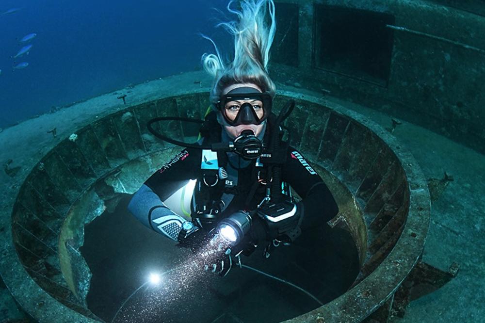 BEOGRAĐANKA ISTAŽUJE MORSKE DUBINE: Živi i radi POD VODOM, a sigurno bi NOGE menjala za PERAJA