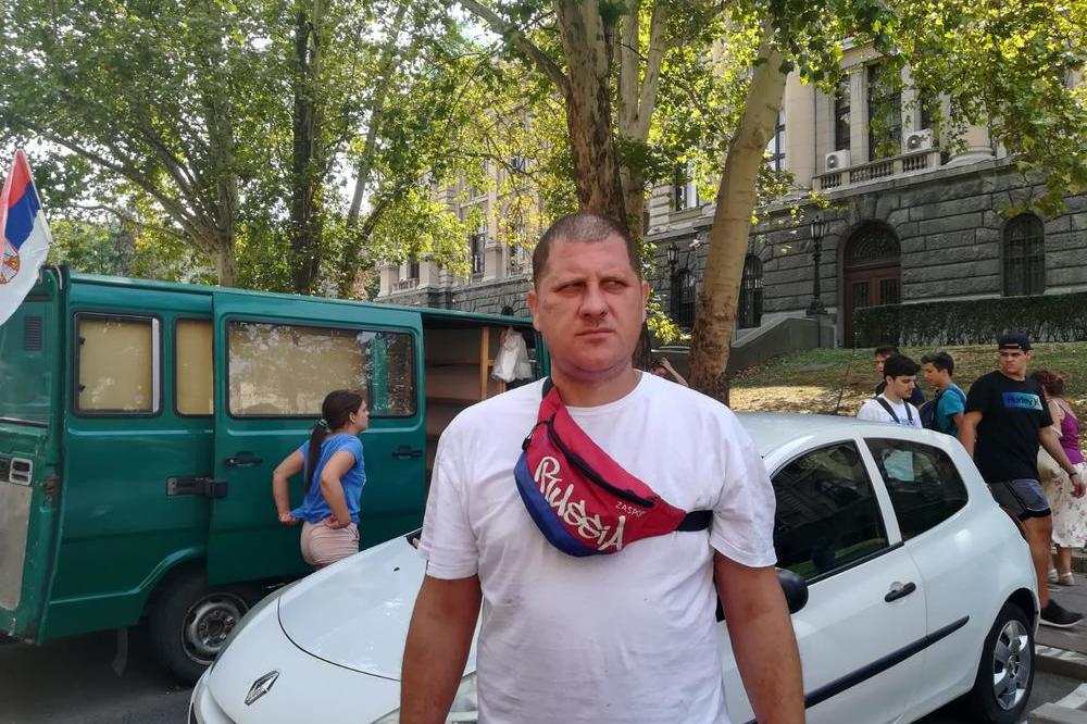 NISAM UDARIO KOMUNALNOG POLICAJCA, SVE JE SAM ISCENIRAO! Prodavac iz Kosovske ispričao SVOJU VERZIJU PRIČE!