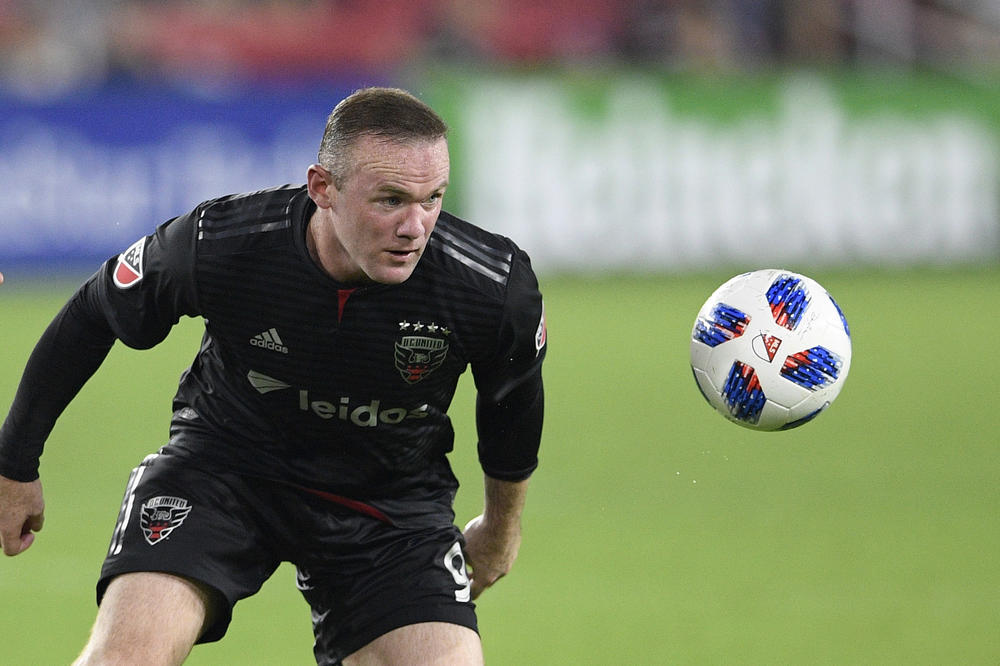 OPET JE MALI OD SKANDALA: Vejn Runi jedva čekao da se reši supruge pa partijao sa nepoznatom brinetom!