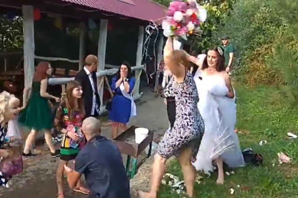 NA RUSKOJ SVADBI SVI SU BILI PIJANI: A onda su se potukli MLADINI I MLADOŽENJINI, sve je sevalo! (VIDEO)