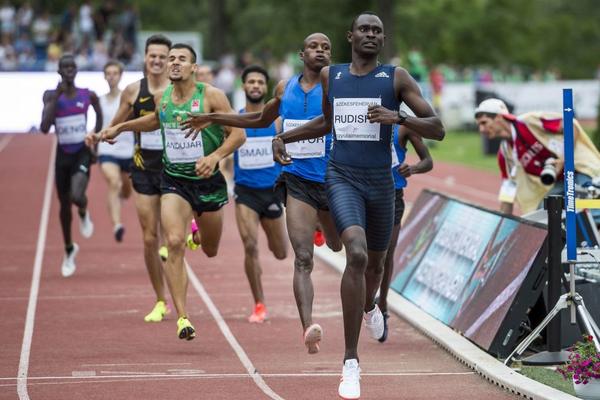 KAKO JE UOPŠTE ŽIV? Olimpijski šampion se zakucao u autobus! Auto mu je potpuno smrskan, a njemu ni dlaka ne fali!