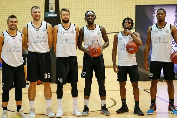 CENTRU PARTIZANA SU UMRLA DVA SINA: Strašna sudbina crno-belog Amerikanca, ceo život su proveli u bolnici!