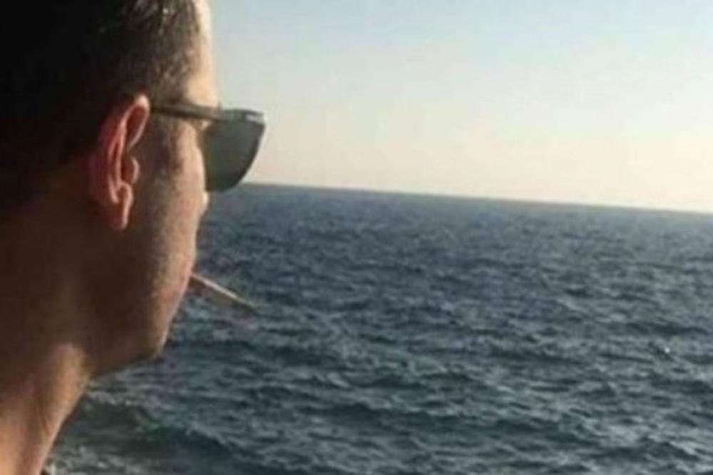 NAŠ POZNATI GLUMAC PROMENIO POL! Rešio je da se NAŠMINKA, i zapuši usta svim HEJTERIMA! (FOTO)