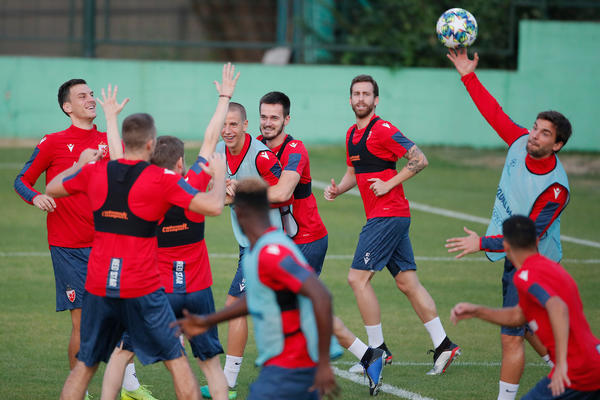 POJAČANJE ZA ZVEZDU PRED TOTENHEM: Vezista se konačno vratio u tim!