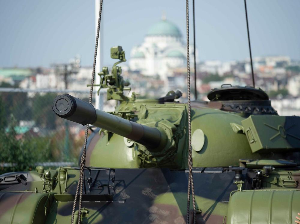 Tenk ispred Marakane  