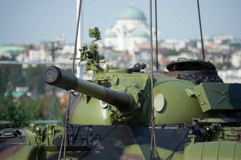 SVI BRUJE O TENKU ISPRED ZVEZDINOG STADIONA! Sada se oglasilo Ministarstvo odbrane, rekli su ŠTA JE ZAPRAVO TO!