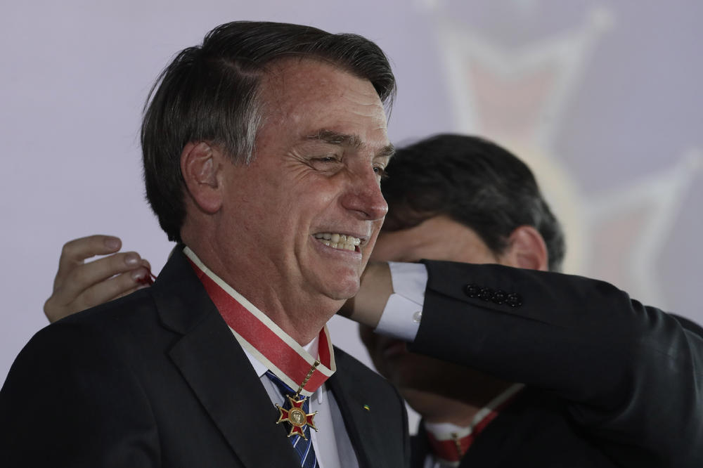 BOLSONARO JE UPRAVO DONEO ODLUKU KOJA ĆE SAHRANITI AMAZONIJU: Lideri sveta BESNI na njega, a rejting mu već pada!