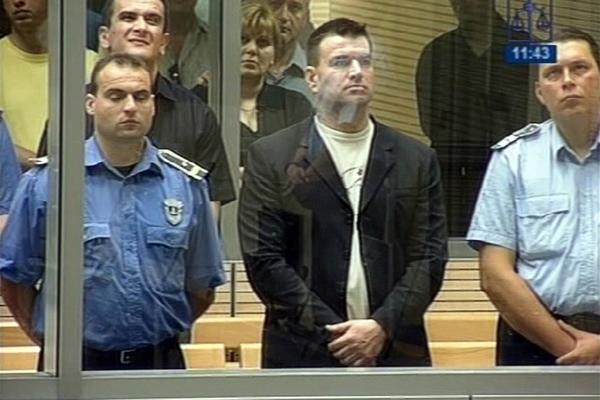 ON JE JEDINI ČOVEK KOJI SE USUDIO DA PUCA U LEGIJU! Razlog zbog kog je to uradio je JEZIV! (FOTO)