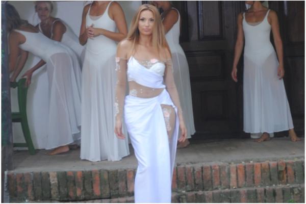 REKLA JE DA! Rada Manojlović zakasnila 3 sata na svoju SVADBU! (FOTO)