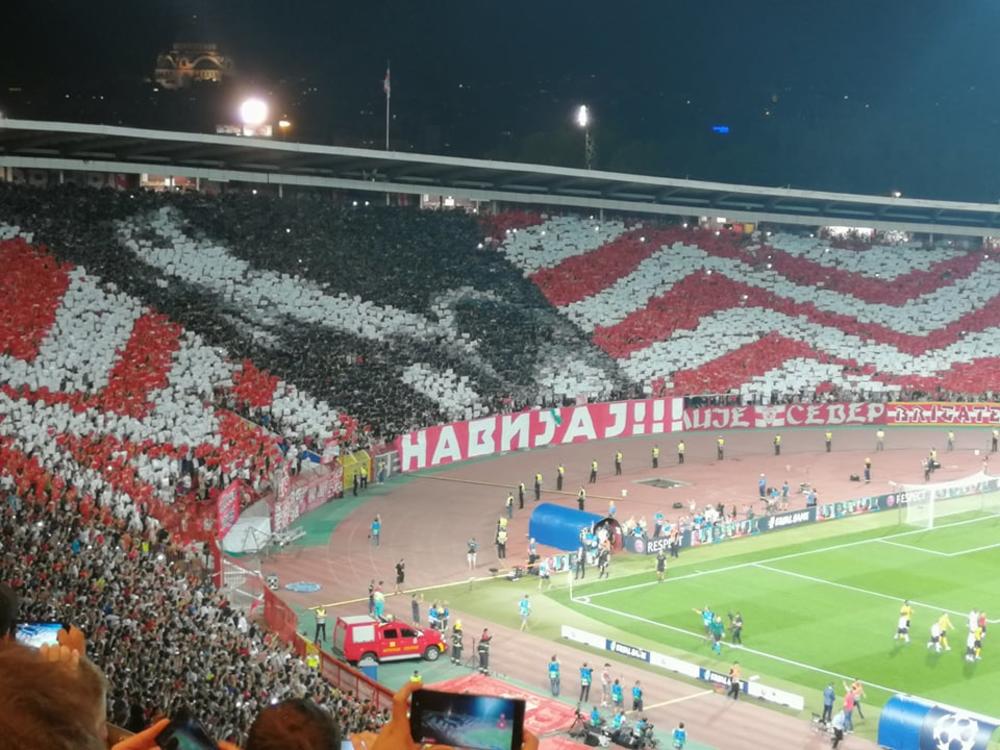 Koreografija Delija na početku meča Zvezda - Jang Bojs