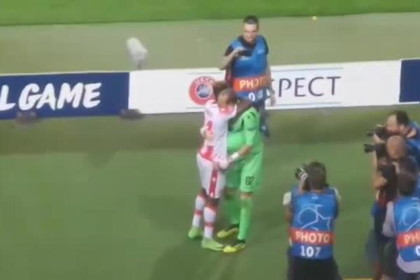 NA JEDNOJ NOZI JE SKAKAO I SLAVIO: Ali Borjan kada ga je video odmah je potrčao u zagrljaj jednom od heroja!