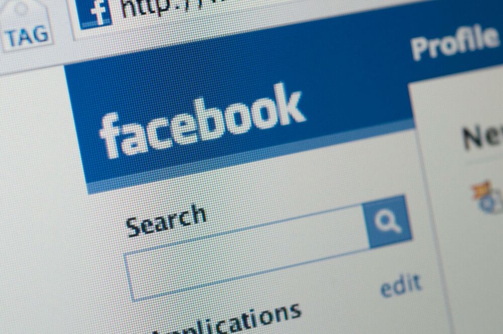 Fejsbuk, Društvene mreže