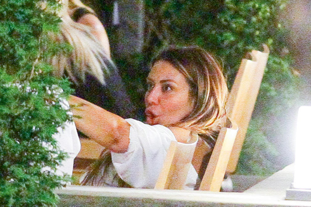 ANA NIKOLIĆ PROGOVORILA O SVOM POSLEDNJEM PIJANSTVU: Evo zašto je pevačica baš sada MORALA DA POSEGNE ZA FLAŠOM!