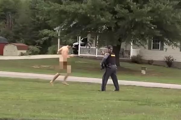 POBIO FUDBALERU CELU PORODICU, PA POBEGAO U ŠUMU: Trostrukog UBICU odatle su isterali POTPUNO NAGOG   (VIDEO)