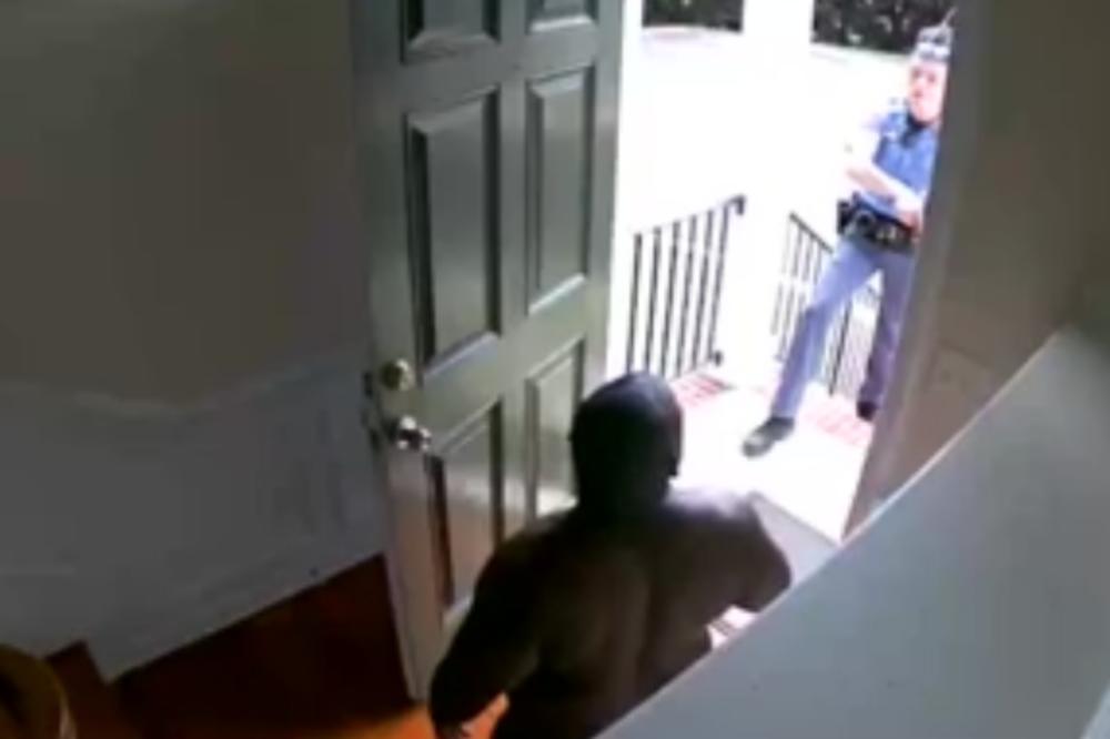 UHAPSILI MUŠKARCA U NJEGOVOJ KUĆI, SAMO ZBOG NJEGOVE BOJE KOŽE: Novi RASISTIČKI SKANDAL trese Ameriku! (VIDEO)