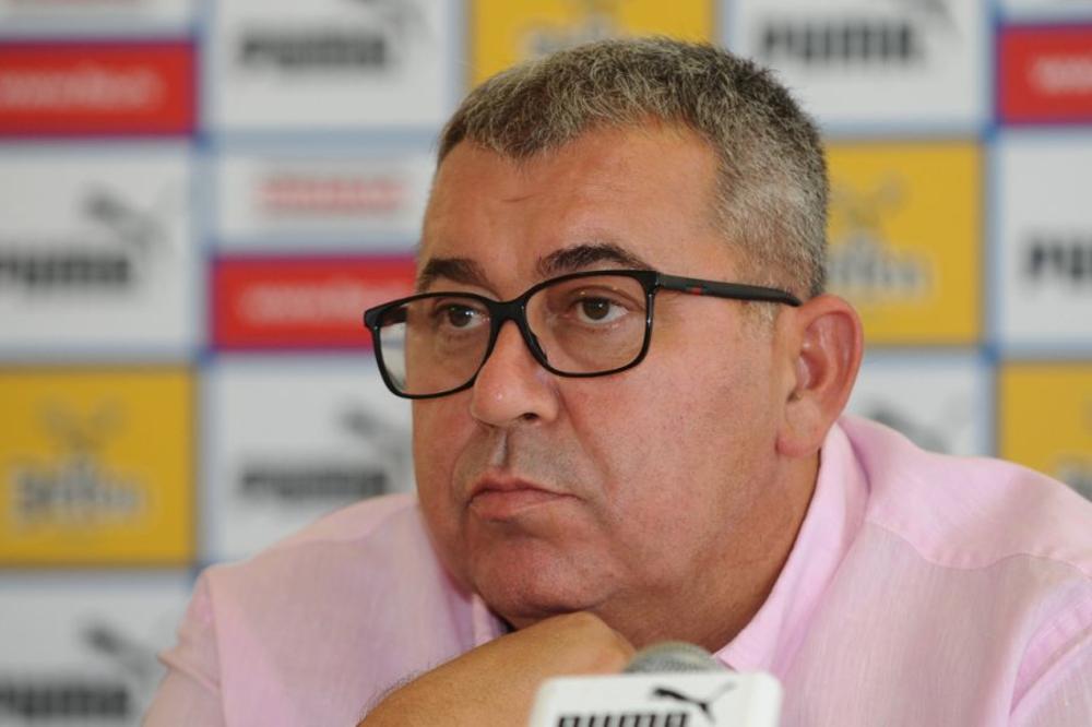 TERAJU GA VEĆ NAKON DVA MEČA: Poznato je ko menja Nenada Milovanovića na klupi Srbije!