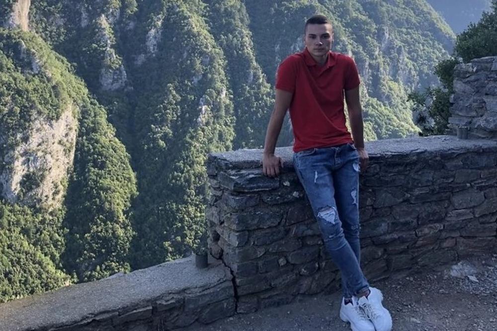 SAHRANJEN SIN SRPSKOG PEVAČA: Stefan (19) će počivati U RODNOM MESTU, PORODICA NEUTEŠNA