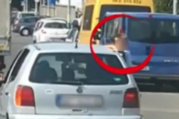 MAJKA JE VOZILA KAO LUDA DOK JOJ JE DETE SEDELO NA PROZORU AUTA! Sada je KAŽNJENA, evo i kako (VIDEO)