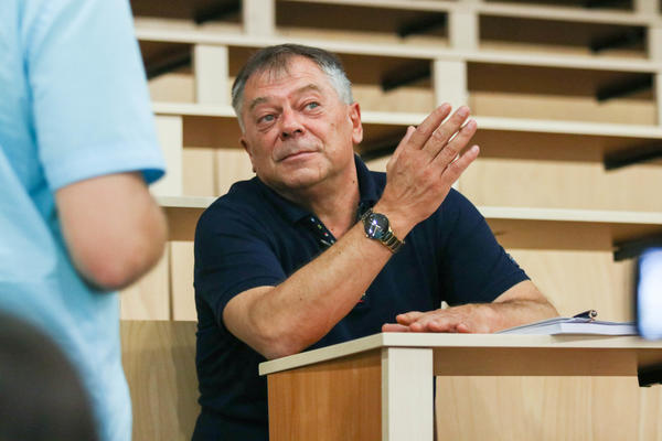 TONČEV I SIN UPALI U SUDIJSKU SVLAČIONICU NA POLUVREMENU! Novica se pravda: Samo sam im rekao da nastave POŠTENO!