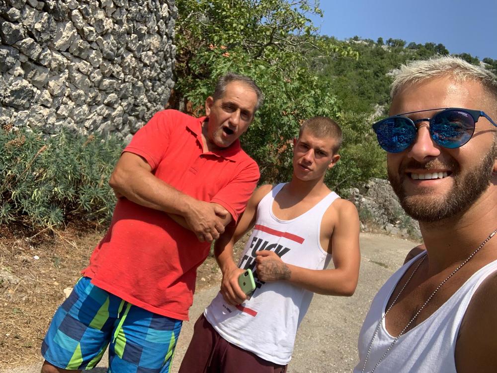 Savo Perović sa ocem i mlađim bratom