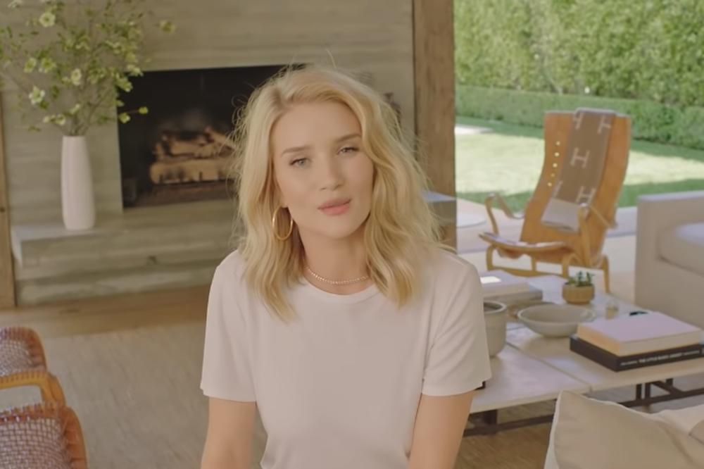 TEŠKA JE 30 MILIONA, A NOSI BLUZU OD 13 DOLARA: Ovaj komad je SVE ŠTO VAM TREBA U ORMANU (FOTO)