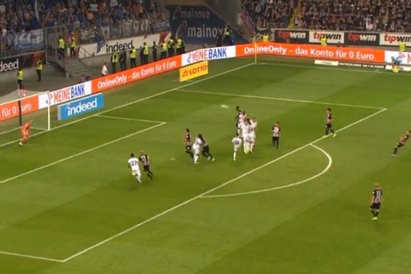 KOSTIĆ OD PREČKE: Srpski reprezentativac u stilu Kolarova postigao golčinu iz slobodnjaka!