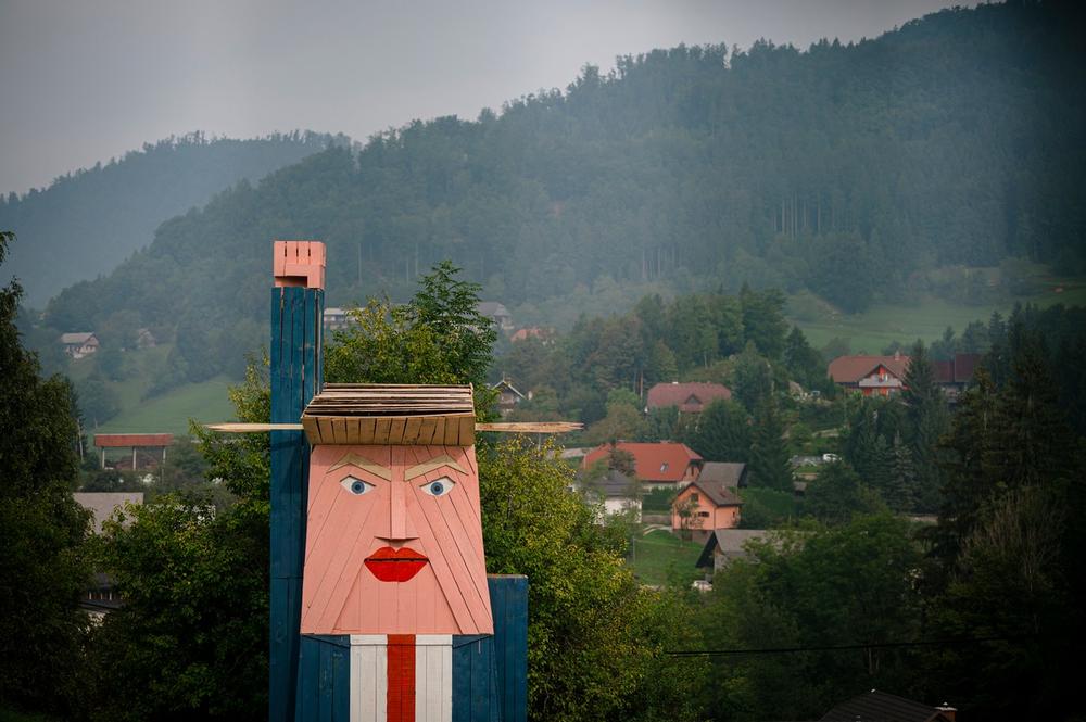 Idiličan krajolik u pozadini  