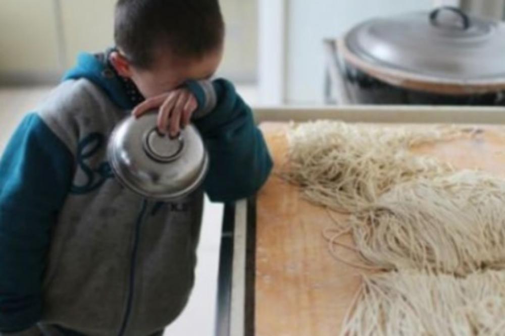 OVOG DEČAKA SE ODREKLO CELO SELO, PA I NJEGOV DEDA! Razlog je toliko tužan da BOLI!