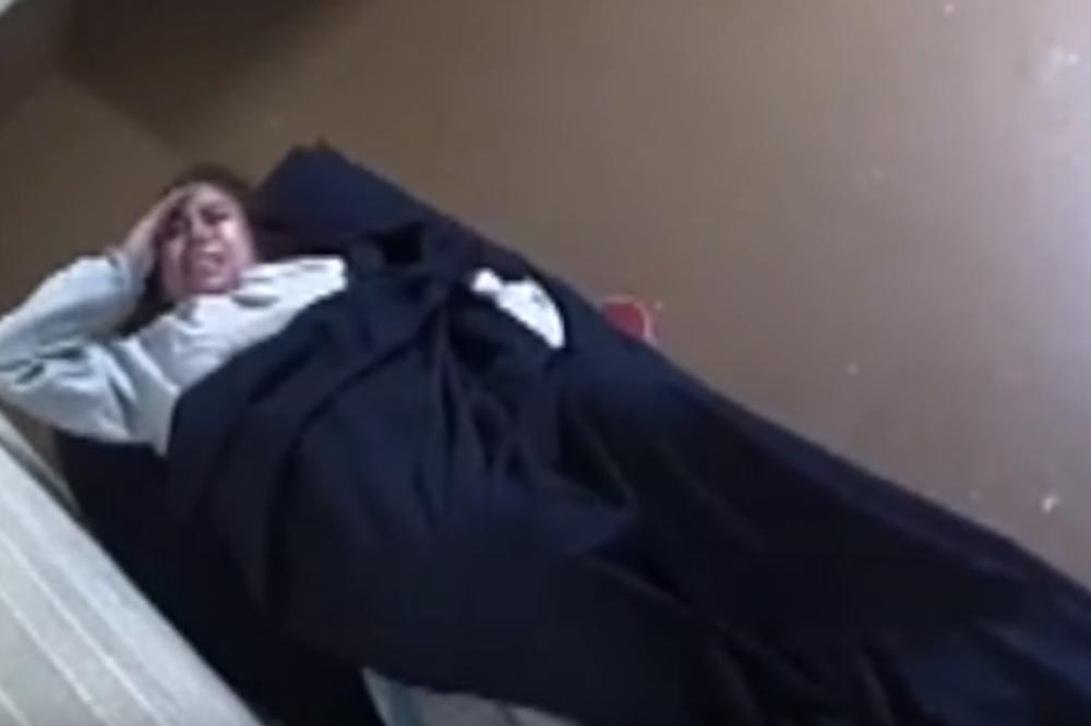 NIKO ŽIV JOJ NIJE POMOGAO! Dijana se porodila u zatvorskoj ćeliji, SAMA! (VIDEO)