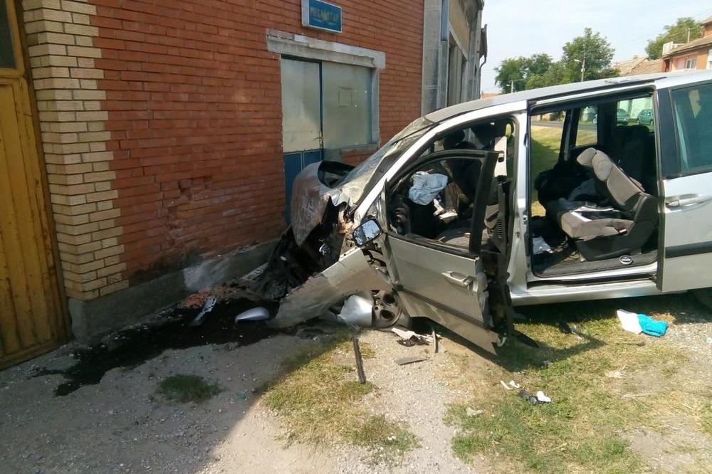 PRONAĐEN NAJVEROVATNIJI UZROK ZAŠTO SE AUTOMOBIL ZAKUCAO U KUĆU BLIZU ALIBUNARA! Dvoje su danas umrli zbog TOGA!