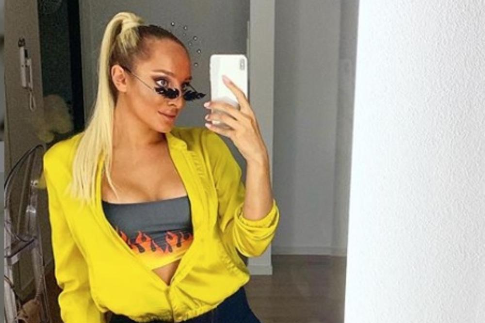 LUNA OTIŠLA POD NOŽ: Đoganijeva stigla ispred KLINIKE, pa otkrila kakve SILIKONE će uraditi! (FOTO)