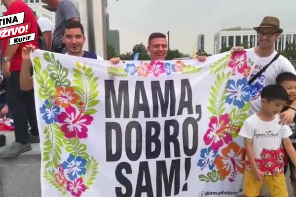 MAMA, NEMOJ DA BRINEŠ ZA NJIH: Transparent ovih navijača Srbije je potpuni hit na Svetskom prvenstvu!