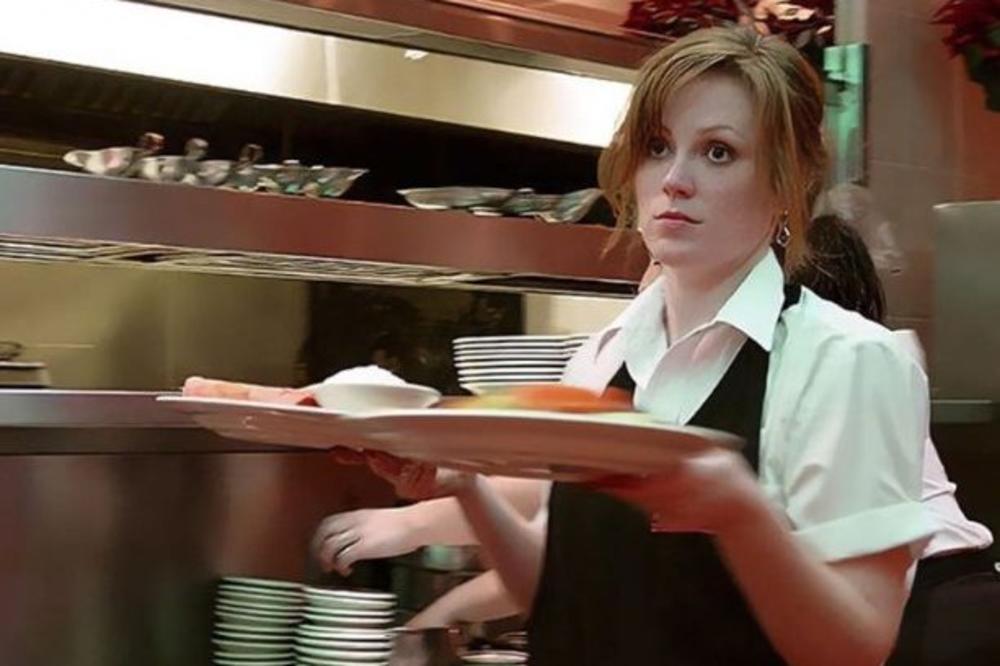 NIJE MOGLA DA POSTIGNE SAV POSAO, A ONDA JE STARIJI MUŠKARAC URADIO NEŠTO JAKO ČUDNO! Posle toga ga je ZAVOLELA!