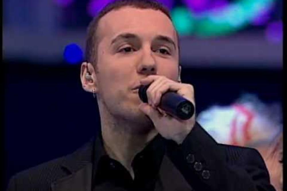 BANE MOJIĆEVIĆ IGRAO SA TRIPKOVIĆEM I TADIJOM: Poznati pevač pre muzičke imao je BLISTAVU KOŠARKAŠKU karijeru! FOTO