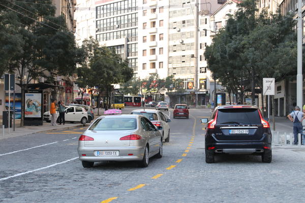 U TAKOVSKOJ 900 EVRA, NA VRAČARU JOŠ SKUPLJE: Za život u CENTRU BEOGRADA potrebno malo bogatstvo, KIRIJE PAPRENE!