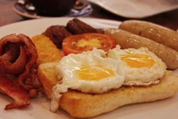 DORUČKUJETE I UBRZO STE OPET GLADNI? Nutricionista otkrio kako to da SPREČITE, ove 3 namirnice su KLJUČNE