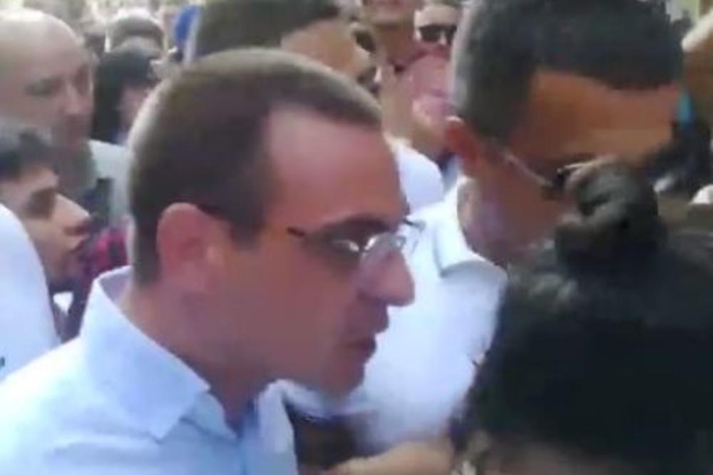 DRŽAVA DA REAGUJE NA OVAJ VANDALIZAM! Bastaćevi HULIGANI sprečavali novinare da rade svoj posao, VREĐALI ODBORNIKE