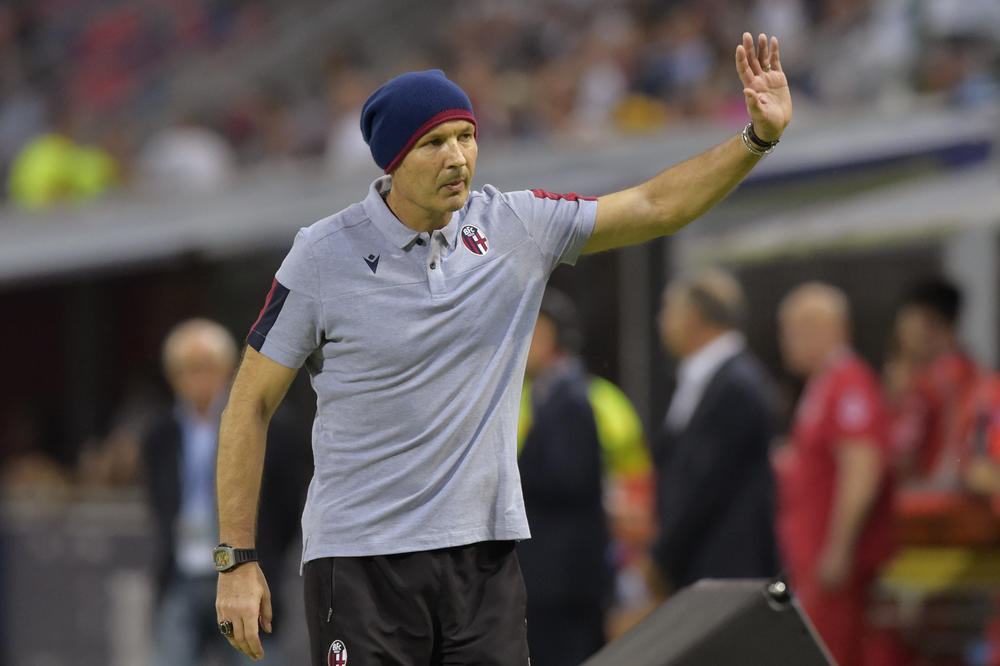 PORUKA NA ĆIRILICI OD KOJE SE TOPE I NAJHLADNIJA SRCA: Supruga i ćerke priredili iznenađenje Mihajloviću!