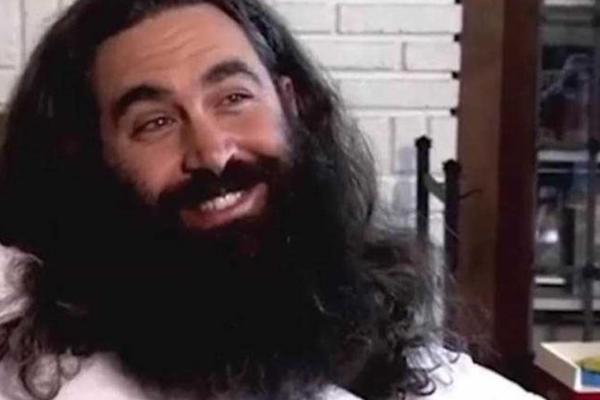 NIJE SE BRIJAO 15 GODINA! Supruga ga je nagovorila da se sredi, a kad je videla prizor nije mogla da dođe SEBI!