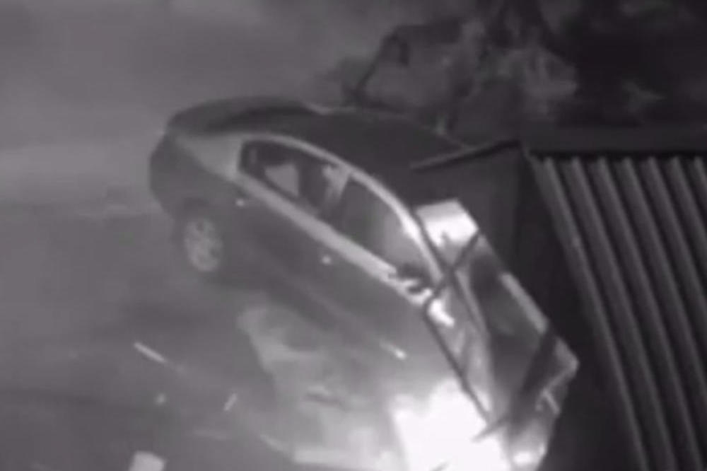 HAOS U DOBOJU: Maloletnik UKRAO TAKSI, a zatim SLETEO SA PUTA! Vlasnik bio udaljen 15 METARA