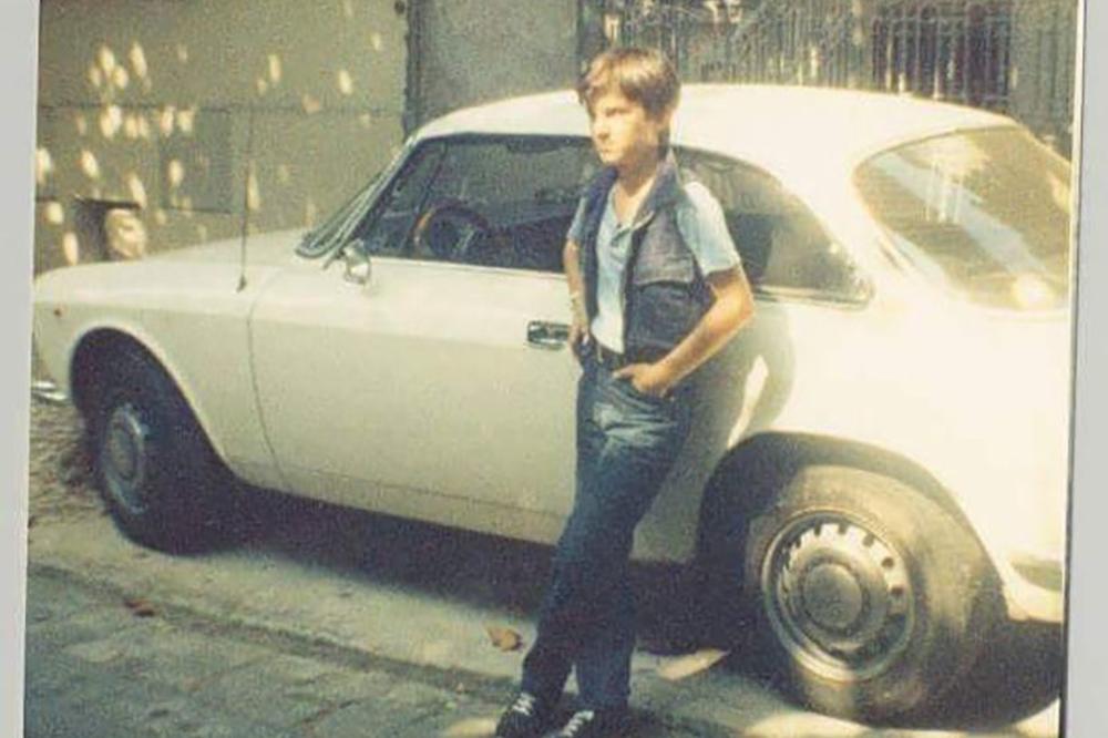 TINEJDŽERSKI DANI ACE LUKASA NA KARABURMI: Šutirao ljude u autobusu u leđa, gađao prolaznike BLATOM, šamarali ga...