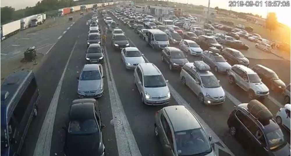 Granični prelaz, Gužva u saobraćaju, Saobraćaj