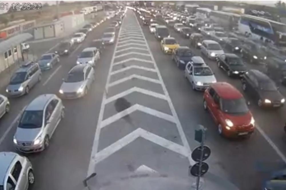 INTENZITET SAOBRAĆAJA POJAČAN GOTOVO NA SVIM GRANIČNIM PRELAZIMA: Na Horgošu se čeka oko 180 minuta!
