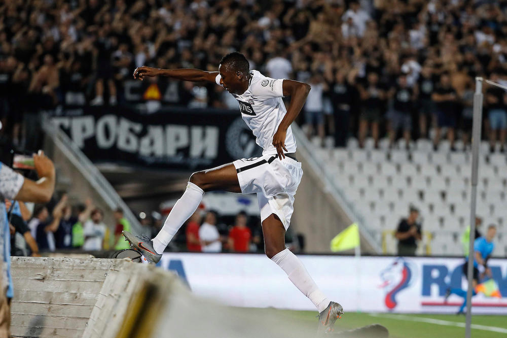 UMAR SADIK KAO MAJSTORI SA BRAZILSKE KOPAKABANE: Izlomio čuvara i postigao fantastičan gol za oduševljenje Grobara!