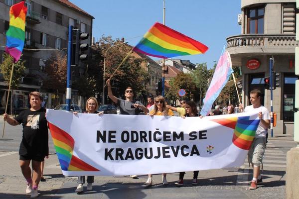 NE ODRIČEM SE KRAGUJEVCA: Održana GEJ PARADA u centru grada (FOTO)